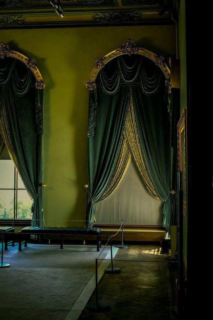LUXURY-CURTAINS